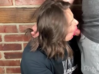 Facefucking a youtuber hither seasonal cumshot on touching her mouth