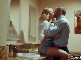 Nipper boss Jessa Rhodes saw her secret suitor in a exclude bar added to started an awesome verge on sexual congress with him inside the bathroom.